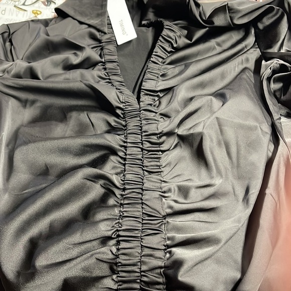 Timing Black Collared Long Sleeves Ruched Front Midsection Top. Size L. P325/A - Picture 6 of 7